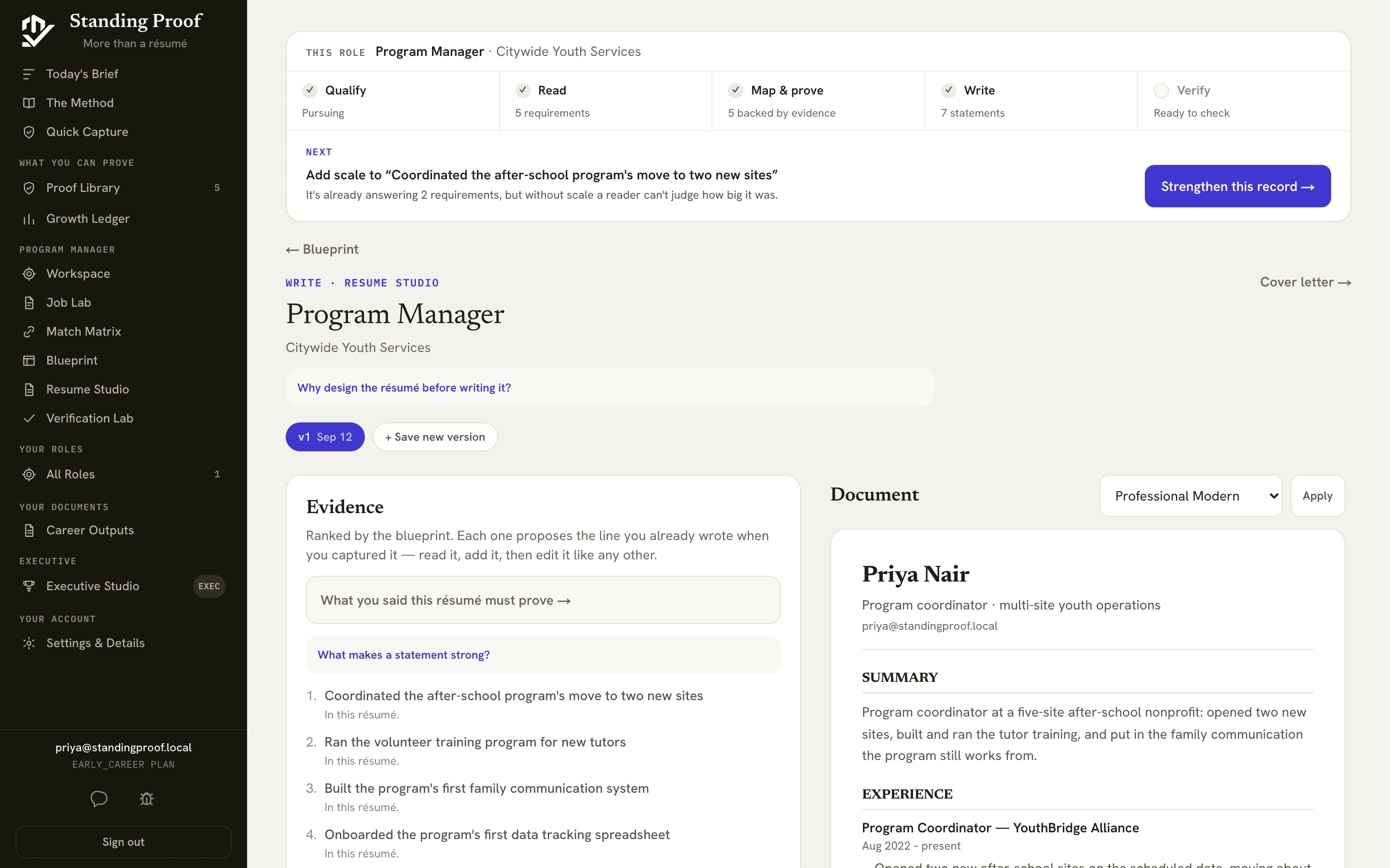 Résumé Studio, with the evidence and statements on one side and the compiled document on the other.